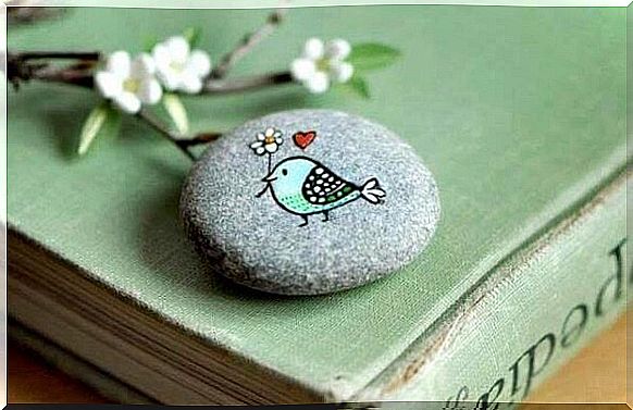 bird painted in stone