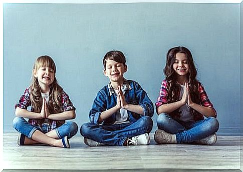 children meditate